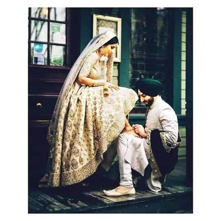 دنیا کے سامنے اکڑ کر چلنے والا لڑکا، جھک کر تمہاری پایل باندھے تو وہ عشق ہے !