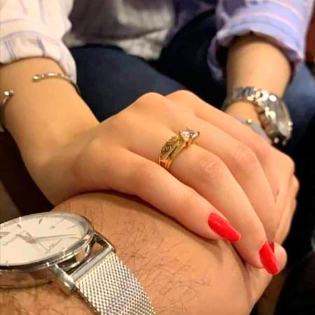 دل ہی نہیں لگ رہا تیرے بغیر
بہت خود کو الجھایا اِدھر اُدھر🔥 Mahii 💔