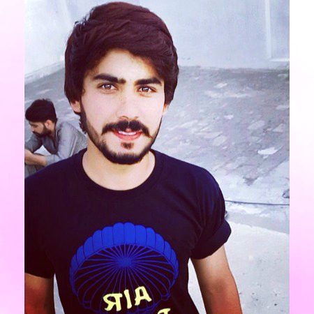 سفید رنگ بہت جچتا ہے مجھ پہ💔 امید ہے کفن خوب سجے گا مجھے پہ