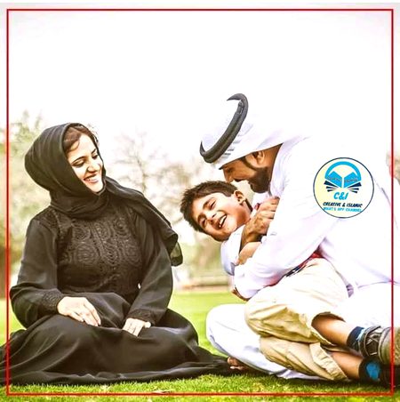 ✍️ دوسروں پر مہربان ہونے سے پہلے اپنے گھر والوں کے ساتھ مسکرانا سیکھیں وہی تمہارے اخلاق کے اصل حق دار ہیں۔