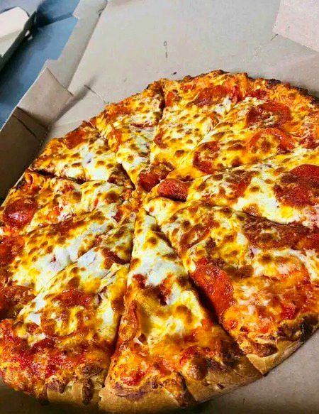 Friends kisi ko khana ha yummmy pizza 🍕🍕