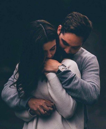 بہترین محبت یہ ہے۔۔۔!
کہ تم کسی شخص سے مُحبت کرو یہ جانتے ہوۓ بھی۔۔۔۔
کہ وہ تمہارا نہیں ہو سکتا۔۔اور پھر بھی تم اُسے خوش دیکھنے کی تمنّا کرو۔۔۔🙂🖤