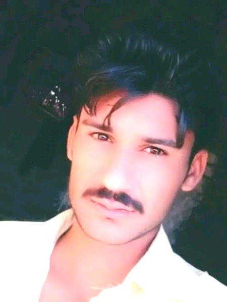 Yahan par me 16 Saal ka hon. :):) :) Wakhat ka baat hai. Sub koch jaldi guzr jata hai.