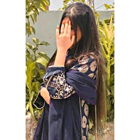 پلکیں اٹھا کے دیکھئے نظریں ملائیے
دھڑکن کو بھی خبر نا ھو یوں دل میں آئیے ۔ 💞