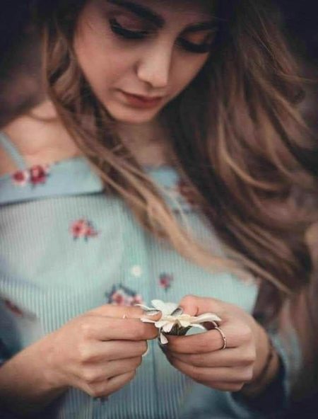 تم کہاں ہوں میرے پاس تو آؤ🥀
میں کہاں ہوں مجھے پتہ تو چلے🔥 Mahii 💔
