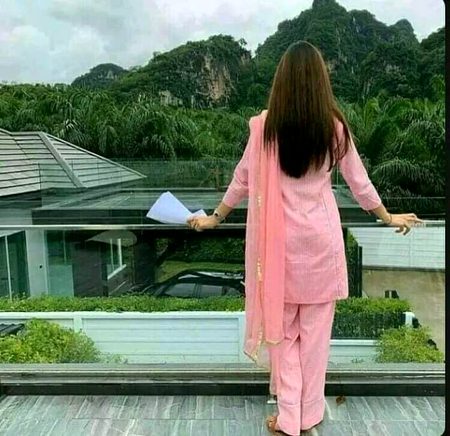 تمہیں بھی مجھ میں نہ شاید وہ پہلی بات ملے
خود  اپنے  واسطے  اب  کوئی  دوسرا  ہوں  میں