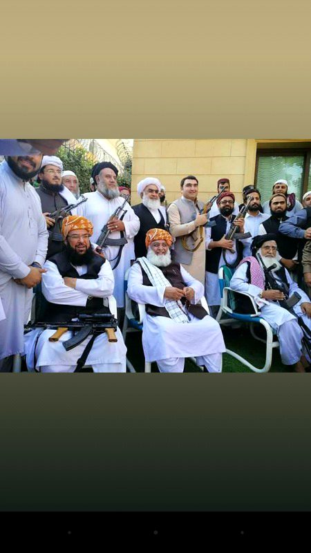 ہم سے شاہوں کے قصیدے نہیں لکھے جاتے۔۔۔
ہم تو باغی ہیں بغاوت پے تلے رہتے ہیں