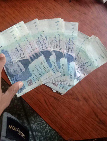 Kinza aur armish ky eidi ly lo