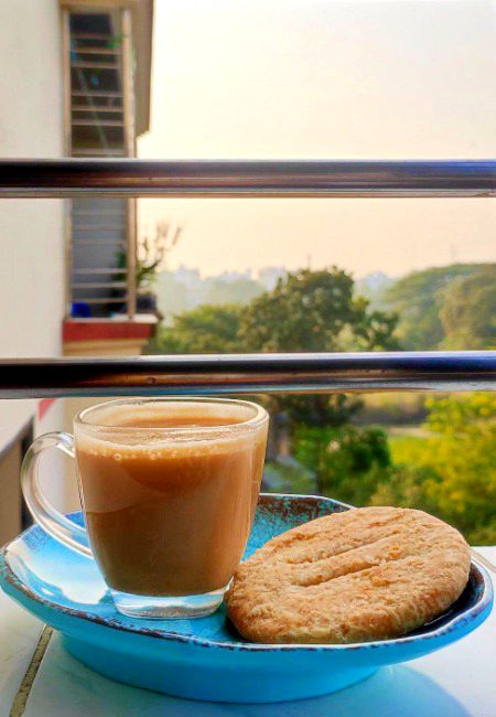 چاۓ پیتے ہوئے تم کو یاد کرنے کی عادت پرانی ہے ۔۔🙂☕