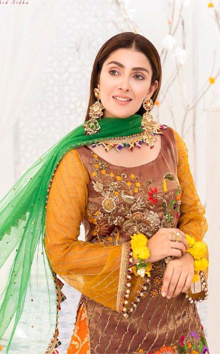 Ayeza khan