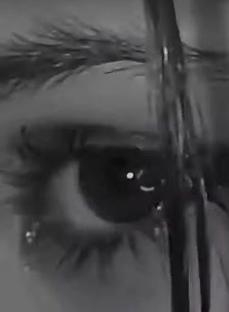 ہر شخص نہیں ہوتا پیار کے قابل  
ہر شخص کو دل میں بسایا نہیں کرتے 🙂🙂