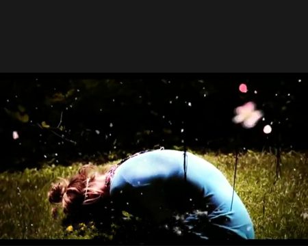 کوئی بھی نہیں تھا میرے پاس دلاسے کے لیے 💔۔۔
میں اپنی ہی بانہوں میں سر رکھ کے رو پڑی💔 ۔۔۔