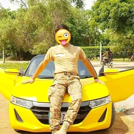 تم نے دیکھا ہے 😊
کبھی چاند پر  بہتا ہوا پانی😱😍
 میں نے دیکھا ہے  یہ منظر اپنا مونھ دھوتے ہوئے۔