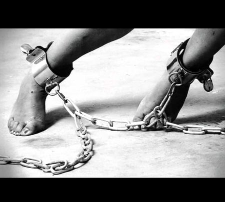اچھا تو پھر بتائیے کیسا رہا سفر؟؟
 ٹوٹی کہاں پہ جوتیاں چھالے کہاں پڑے؟؟
کس موڑ پر جناب کی ہمت نے دم دیا؟؟
صاحب کو اپنی جان کے لالے کہاں پڑے ؟؟