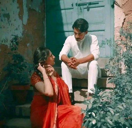 پھر ہوا تماشا ، انکی محفل میں 
میں انھیں،  وہ مجھے،  اور لوگ،  
ہمیں دیکھتے رہے🖤