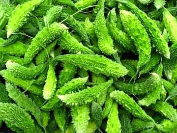 کریلے لطف دیتے ہیں پکانے والا اچھا ھو تو
سلیقے سے کہا جائے تو سچ کڑوا نہیں لگتا