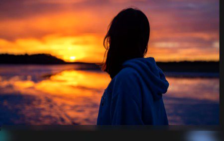 : تم نے دیکھا ہے غور سے مجھ کو۔۔۔؟ کیا کبھی غور نہیں کیا تم نے۔۔۔ میں جس کو چاہوں اُسے پاگل کر دوں۔۔۔ بول کیا تجھے نہیں کیا میں نے۔۔۔🥀
 وہ ملنگ جو گلی گلی مد حوش پھر تا ہے ہا ئے وہ کبھی کیا محبت کرتا تھا۔