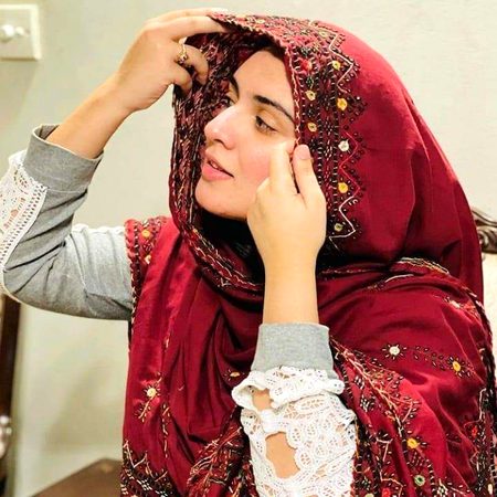 Mera taluq us mazhab say k jahan kissi ki bette guryaa bhe khared ley to dupata sath lette hai✌🏼