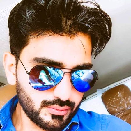 کبھی ھم سے بھی دو پل کی ملاقات کر لیا کرو💔
کیا پتا آج ھم ترس رھے ھیں کل تم ڈھونڈتے رہ جاؤ 💔