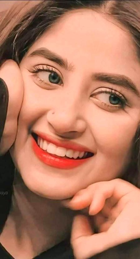 پھر نہ دینا مجھے الزامِ محبت دیکھو..
تم چلے جاؤ تمھیں دیکھ کے پیار آتا ہے💔Unzii🥀