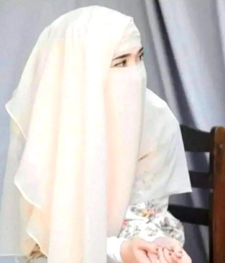 *ابنِ آدم کی باتیں 😇*
_*صرف خوبصورت لڑکی سے شادی کر کے اپ گھر میں ڈیکوریشن پیس تو لا سکتے ہیں،لیکن گھر بسا نہیں سکتے۔۔۔۔۔شریک حیات کا نیک سیرت، باحیا، باپردہ اور باکردار ہونا لازمی ہے*_