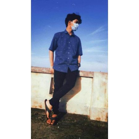 پرہیز کیجیے__مجھ سے
😒
 خود کے سوا_کسی سے محبت نہیں اب
😍