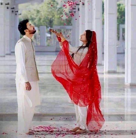 *دو چہروں کا بوجھ نہ اٹھا یا کیجئے🥀* 
*دل نہ ملے تو ہاتھ بھی نہ ملا یا کیجئے🥀*