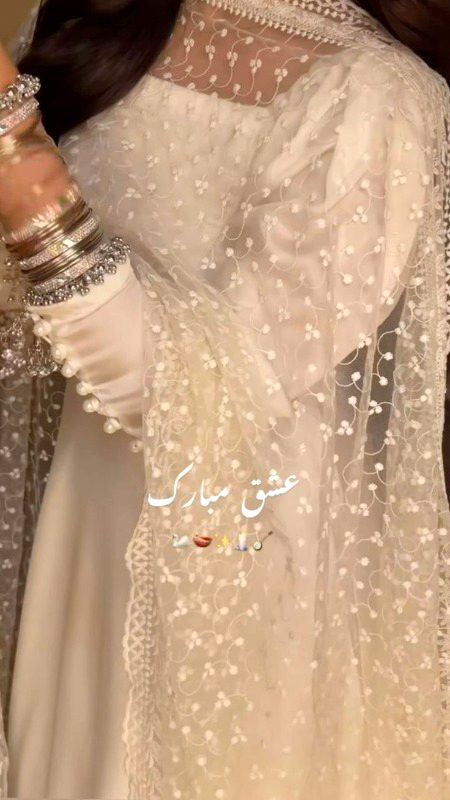 کالے جوڑے پر ہی موقوف نہیں جلوے 🥀
ہم سفید بھی پہنے تو غضب ڈھاتے ہیں 🤍👀