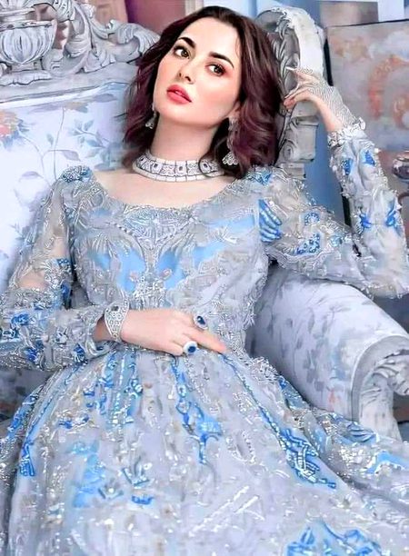 بن نہ سکی احباب سے اپنی 
وہ دانا تھے ہم دیوانےـ💔Unzii🥀