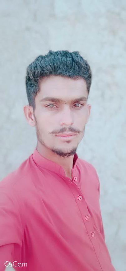 *وہ میری قسمت میں نہیں یہ سناے لوگوں سے🥰* 
 *پھر سوچتا ہوں قسمت  خدا لکھتا ہے لوگ نہیں😍*Broken heart by xubbi abbasi