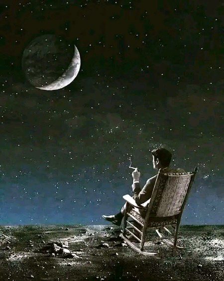 اپنے خوابوں کی چکاٸی ہے وہ قیمت ہم نے
اَب کوٸی خواب سجاتے ہُوٸے مر جاتے ہیں
تیرے کانوں پہ نہیں رینگتی جُوں اور بےکس
در پہ فریاد سناتے ہُوٸے مر جاتے ہیں
عالمِ شوق تو دیکھو ذرا پروانوں کا
وصل کا جشن مناتے ہُوٸے مر جاتے ہیں