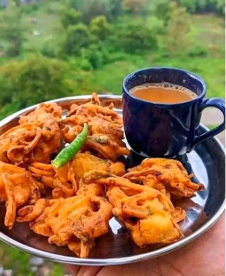 تُم  جو بنا کر لاؤ  میرے واسطے 🔥
میں اُس چاۓ کے ہزار بار صدقے 🔥
سرکار