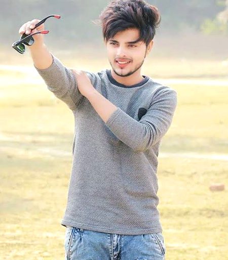 رُخصتِ قافلہ کا شور غش سے ہمیں اُٹھائے کیوں
سوتے ہیں اُن کے سایہ میں کوئی ہمیں جگائے کیوں