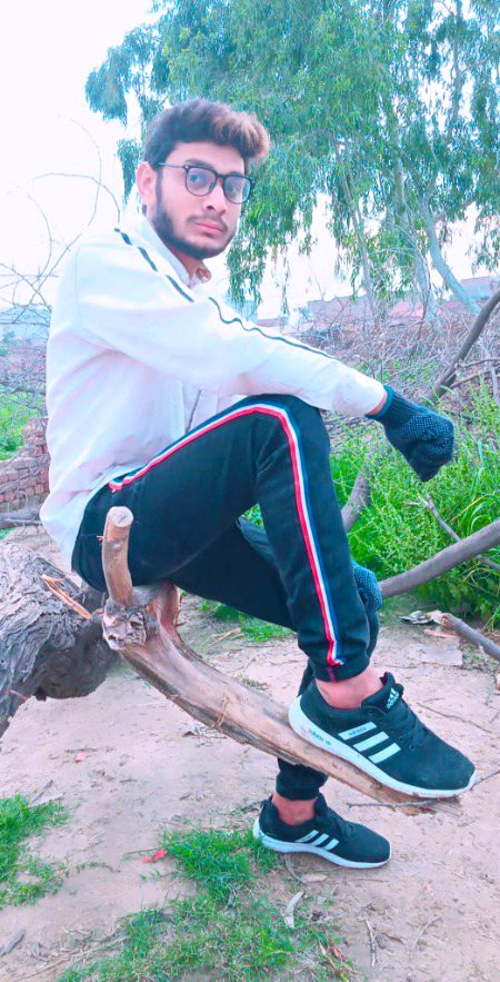 ذائقہ کہاں وہ کسی اور کی زباں سے
لذت جو تیرے لفظ دیتے ہیں 💕😘