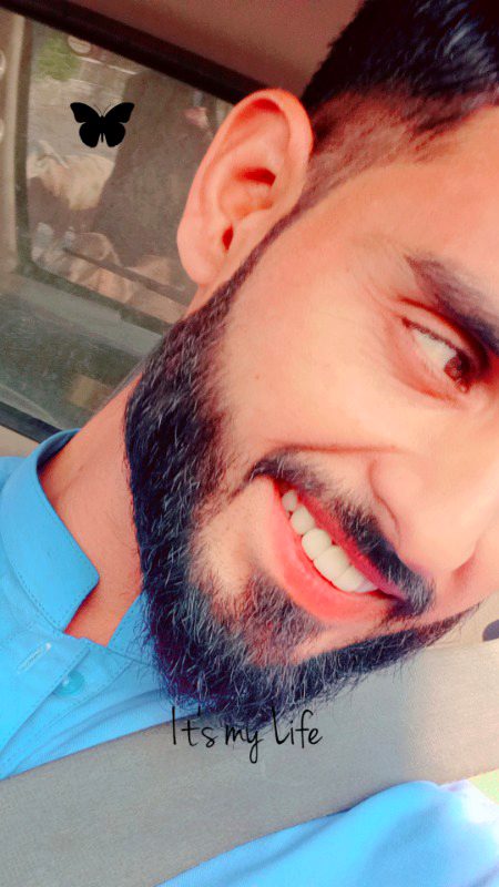 *یہ قہقہے چھپا لیتے ہیں غم سارے …!🫥*
*•♪• ✍🏻💖💫*