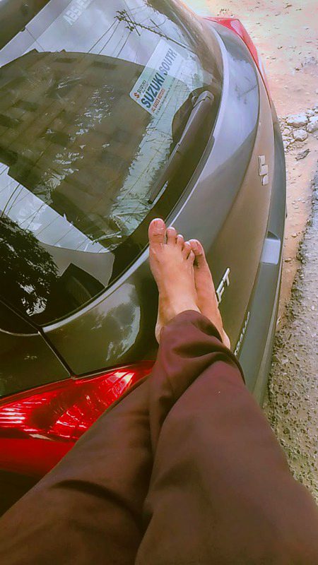 Jo uspey ati ho,mujh pey aey,
Mein apne sar loun balaey uski,🥀