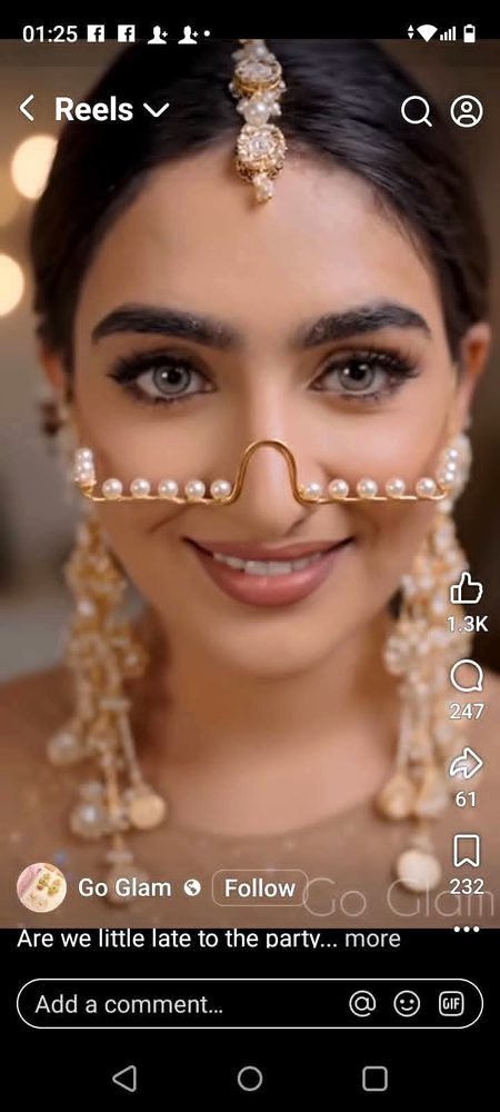 سب خواتین اور ان کی کفالت کرنے والے مرد حضرات الرٹ ہوجائیں، خواتین کی زیبائش میں جو کمی رہ گئ تھی اس کے سدباب کے لئے یہ نیا زیور متعارف ہوا ہے، زیور اس لئے کہ یہ عینک نہیں، عینک کے نام پہ دھات سے بنا ہوا اوزار ہے جو خواتین کی ناک پہ ٹکے گا اور کان پکڑ کے براجمان ہوگا، لوگ حسب استطاعت اس میں ہیرے ،موتی جڑائیں گے، اسے سٹیل ، چاندی یا سونے میں بنایا جائے گا، اب چور اچکے خواتین کی چین یا بالیاں  نہیں عینک کھینچ کے فرار ہوں گے، ہک ہا، سنا تھا کہ قرب قیامت کی نشانیوں میں فتنوں کا ظہور ہوگا، اب اس سے آ گے پتہ نہیں کیا چیز ایجاد ہوگی۔
لے دسو۔۔۔