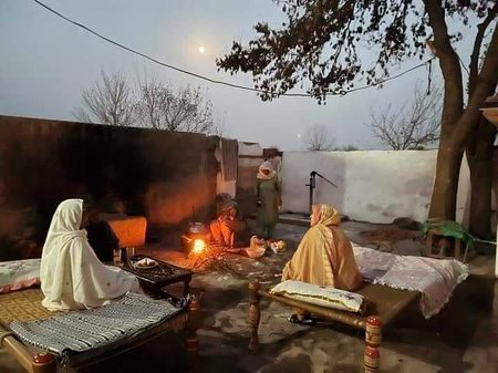 بہت قدیم صحیفے گواہی دیتے ہیں
کبھی زمین پہ محبت کی حُکمرانی تھی❤