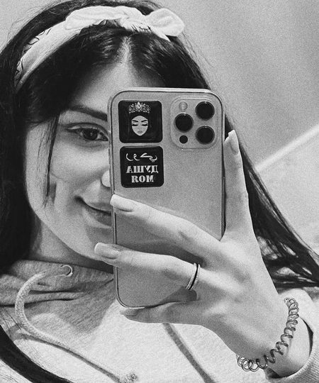 میں شام کے منظر میں ہوں تحلیل شُدہ
تم دُور کسی گاؤں کی مغرب کی اذاں ہو 🖤