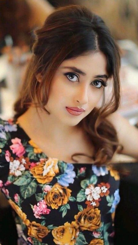 کچھ تو ھوتے ھیں محبت میں بھی آثار. 
اور کچھ لوگ دیوانہ. بنا دیتے ھیں💔Unzii🥀