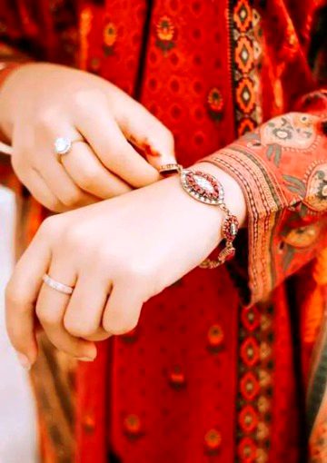 خود کو اہمیت دینا سیکھ لو 🖤 کسی کی کمی کا احساس نہی ہوگا