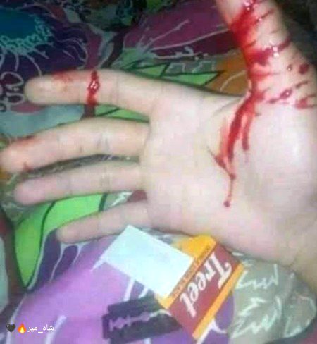 اگر آپ کو لگتا ہے کہ آپ کسی ایسے شخص کے لیے اہم ہیں.... جس سے زیادہ اہم آپ کے لیۓ کوئی نہیں تو ابھی اور اسی وقت ایک زوردار تھپڑ اپنے منہ پر مار کر خود کو ہوش میں لائیں.... اس سے پہلے کہ وہی اہم شخص آپ کو آپ کی اوقات یاد دلاۓ....! -🙂🖤---⁷⁷
"شاہ_میر"🔥🖤