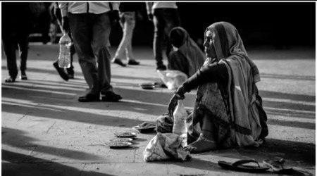 مولانا رومی سے کسی نے سوال کیا کہ موسیقی کونسی حرام ہے ؟؟
جواب دیا " امیروں کے برتنوں میں گونجتی چمچوں کی آواز جو بھوکے غریب کے کانوں میں پڑے" 😢💯