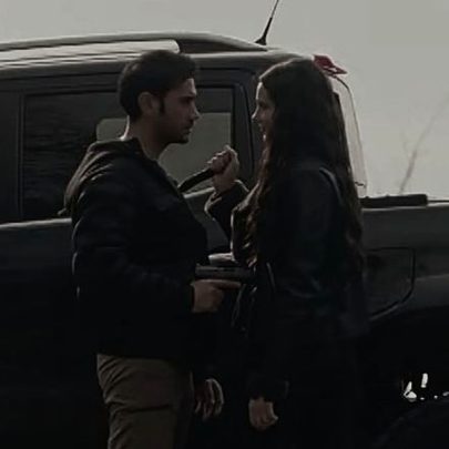 تجھ پر شاعری بھی کرتے تو کیا لکھتے ؟
تجھے یار لکھتے ، فنکار لکھتے ، یا اداکار لکھتے
