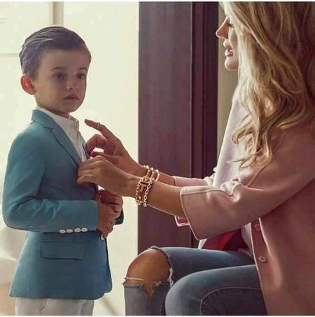 آج اس نے کہا
ﻣﺠﮭﮯ ﺍﺏ ﺍﺣﺘﯿﺎﻃﺎً ﺧﻂ ﻧﮧ ﻟﮑﮭﻨﺎ
ﻣﯿﺮﮮ ﺑﯿﭩﮯ ﮐﻮ ﭘﮍﮬﻨﺎ ﺁ ﮔﯿﺎ ﮬﮯ