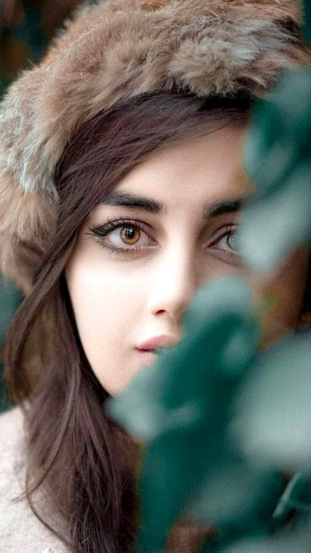 فزکس والے تو یہ بات جانتے ہی نہیں
گریوٹی سے زیادہ کشش آنکھوں میں ہوتی ہے❤️💕