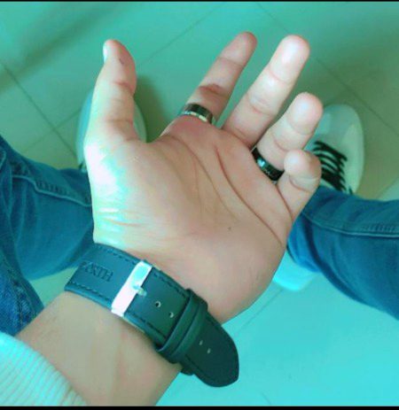 تنہا ئ کی بھی اپنی وفا ہوتی ہے 
یہ کبھی تنہا نہیں چوڑتی... 🙂