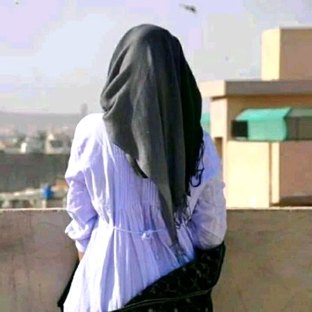 میں عطر سے مہکو یہ خواہش نہیں میری
تمنا ہے میرے کردار سے خوشبو آئے
جگنو 💞