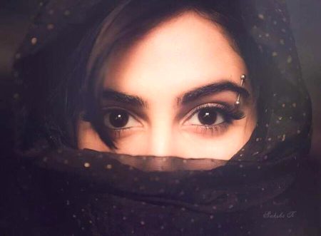 ﻟﻔﻆ ﺳﺎﺭﮮ ﺍﭨﮭﺎ ﮐﮯ ﻟﮯ ﺟﺎﺅ
اُس کی ﺁﻧﮑﮭﯿﮟ ﮐﻼﻡ ﮐﺮﺗﯽ ﮨﯿﮟ