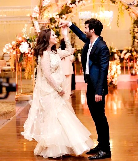 تم ہنسو تو خوشی مجھے ہوتی ہے 😍🌸🌟
تم روٹھو تو آنکھیں میری روتی ہے 😔💔
تم دور جاؤ تو بےچینی مجھے ہوتی ہے 🥺🔥
محسوس کر کے دیکھو محبت ایسی ہوتی ہے